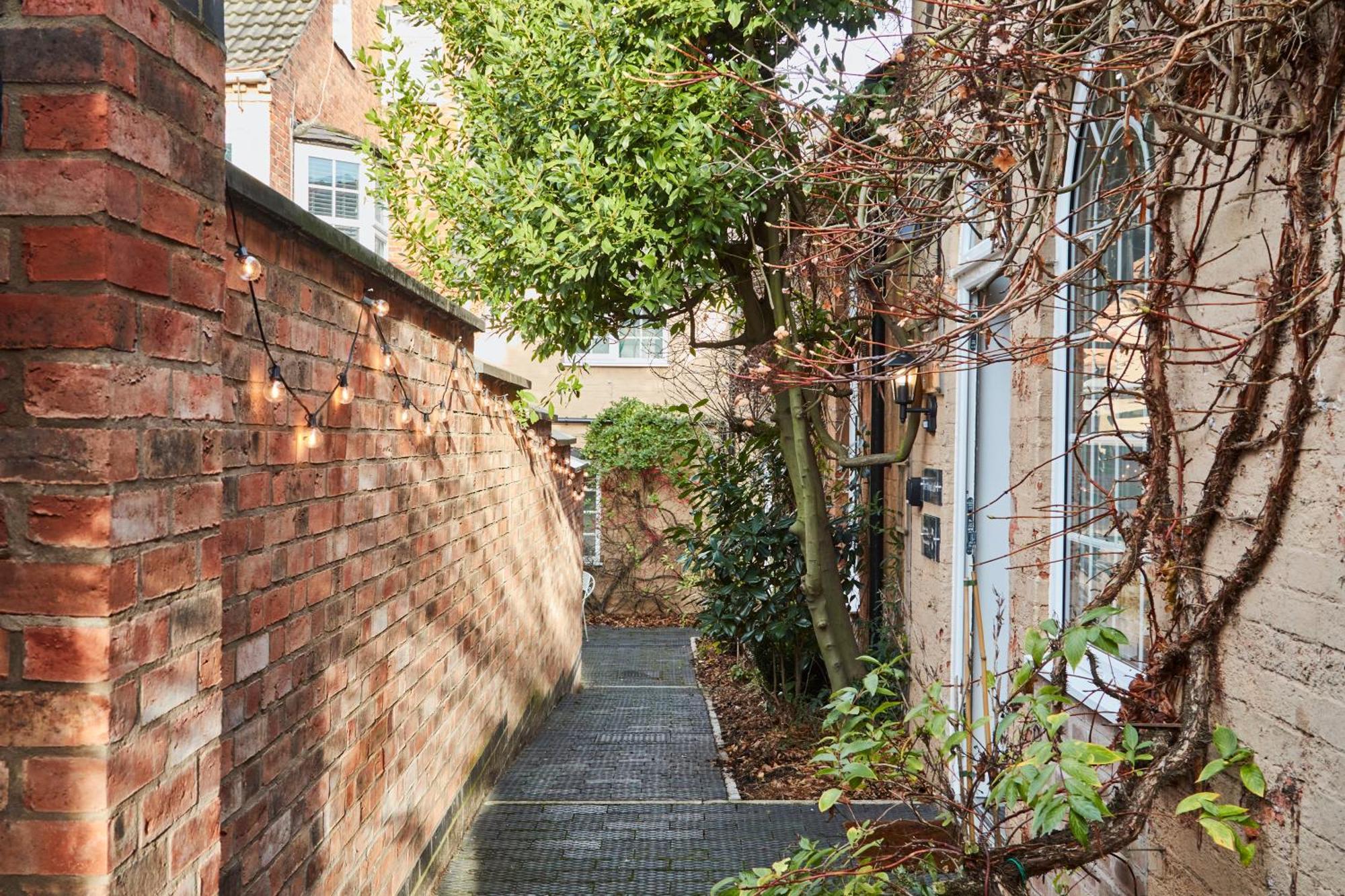 Gateway Mews - Serviced Apartments Кегворт Экстерьер фото